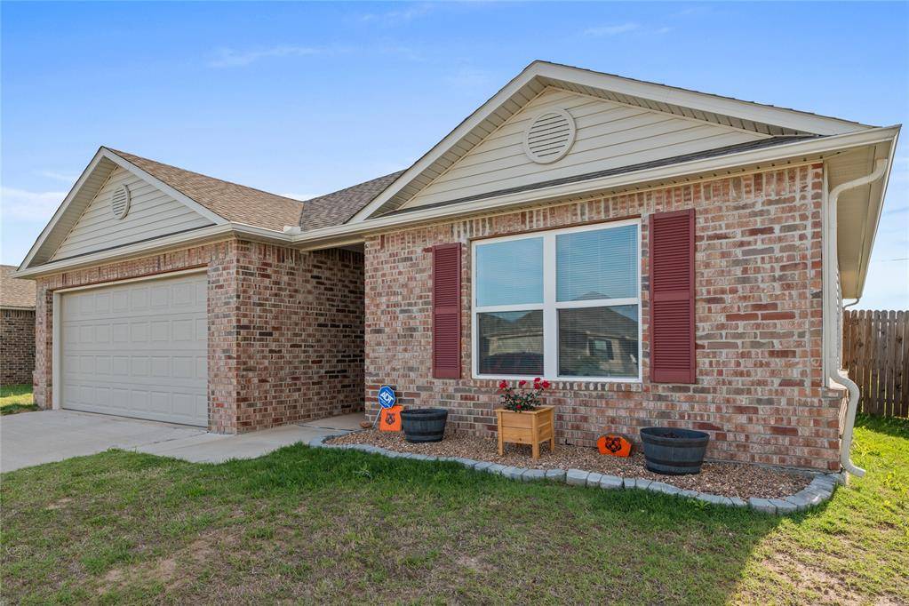 1319 Chuck Wagon DR, El Reno, OK 73036