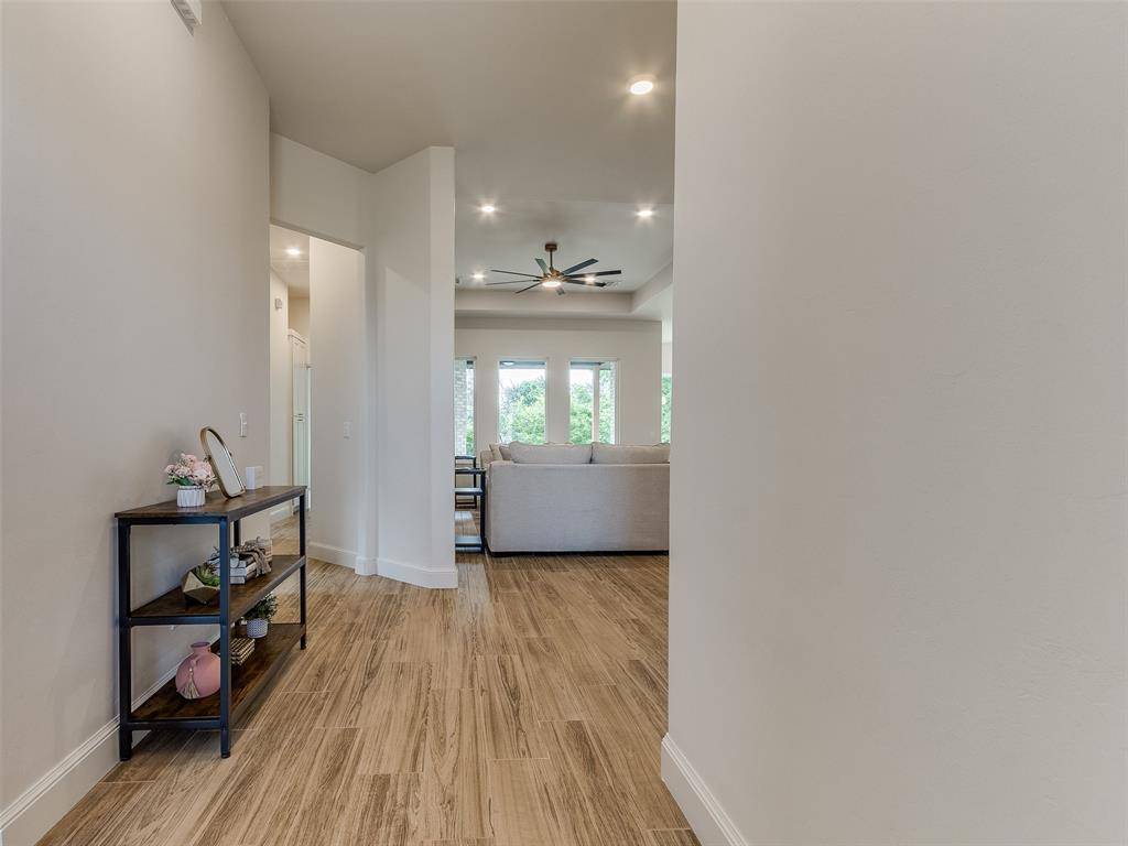 516 S Freedom DR, Mustang, OK 73064