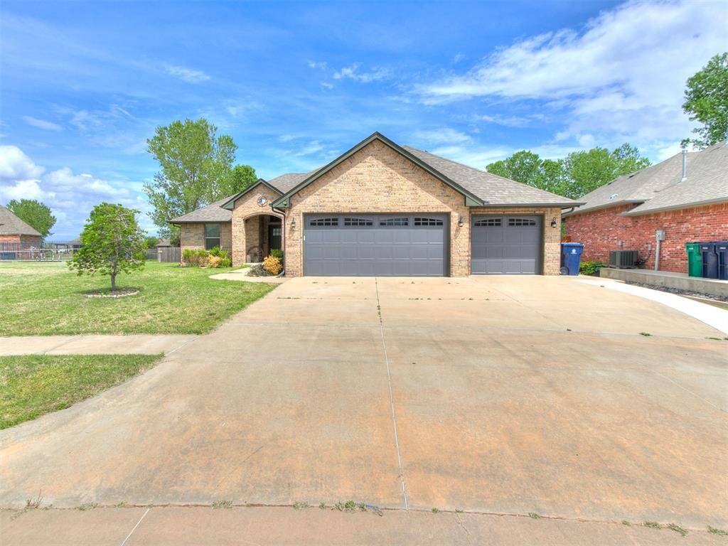 13920 Hutchinson PL, Yukon, OK 73099