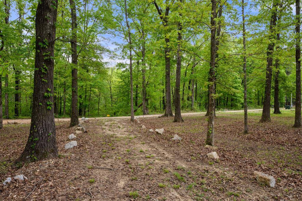 341 White Fox LN, Broken Bow, OK 74728