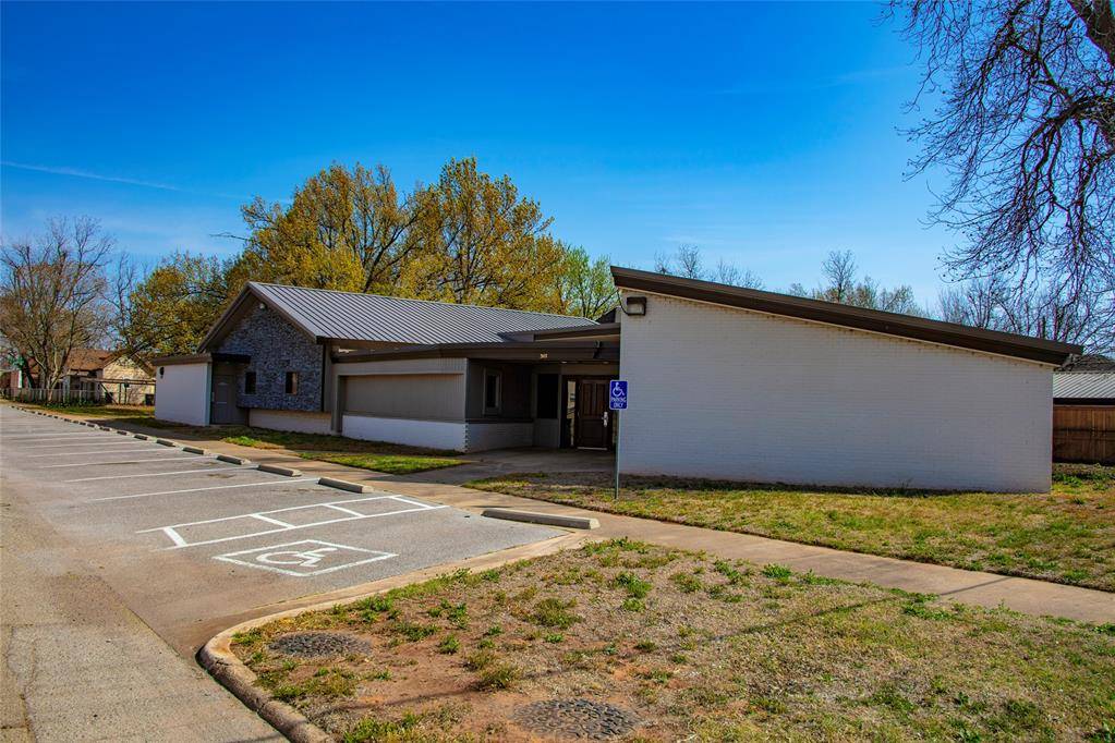 307 S 7th ST, Chickasha, OK 73018
