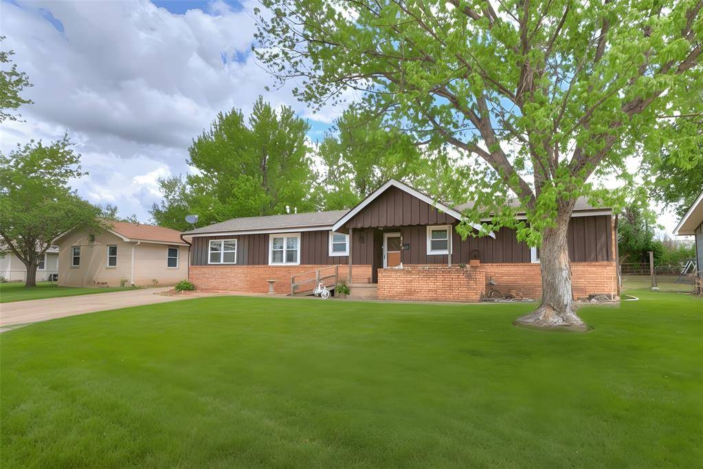 816 Hillcrest DR, Watonga, OK 73772
