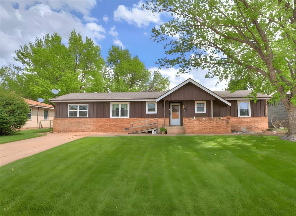 816 Hillcrest DR, Watonga, OK 73772