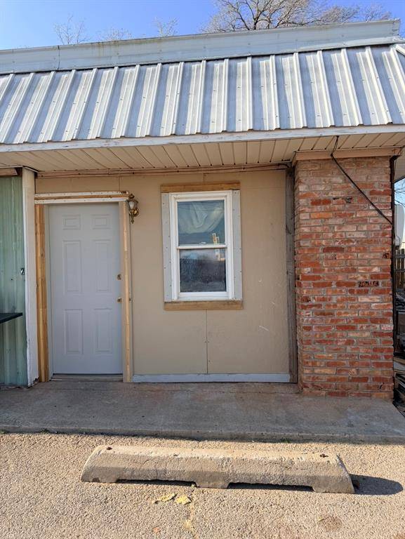 208 N 14th ST, Clinton, OK 73601