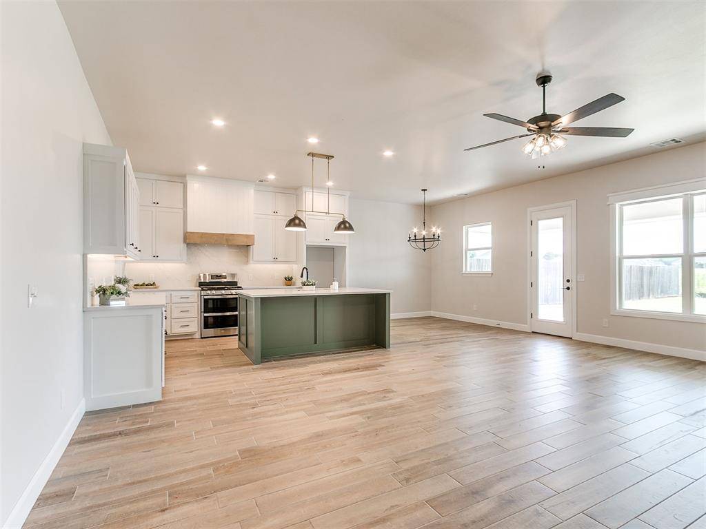 713 Summit Hollow DR, Norman, OK 73071