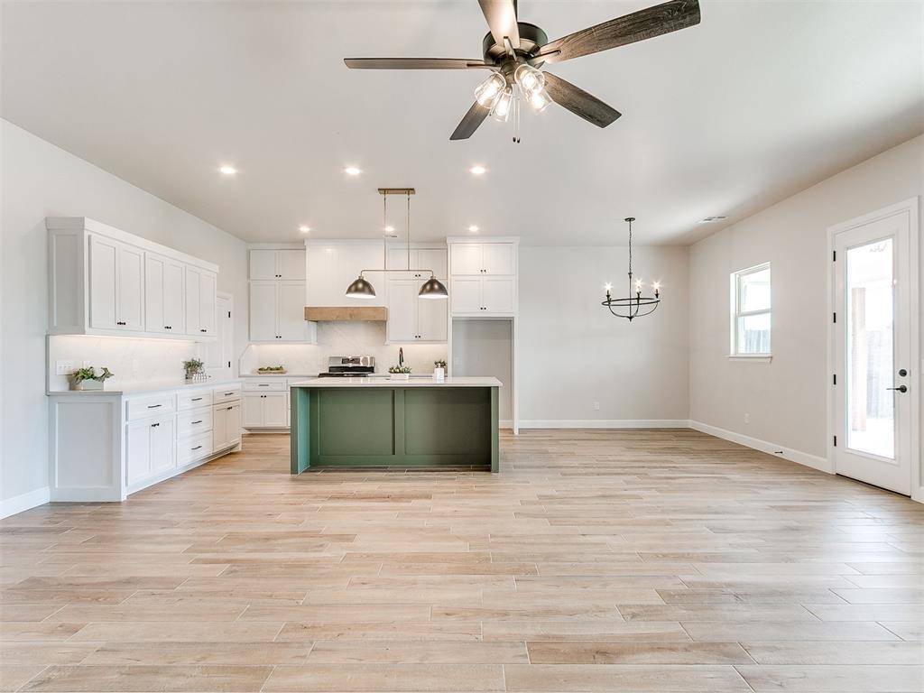 713 Summit Hollow DR, Norman, OK 73071