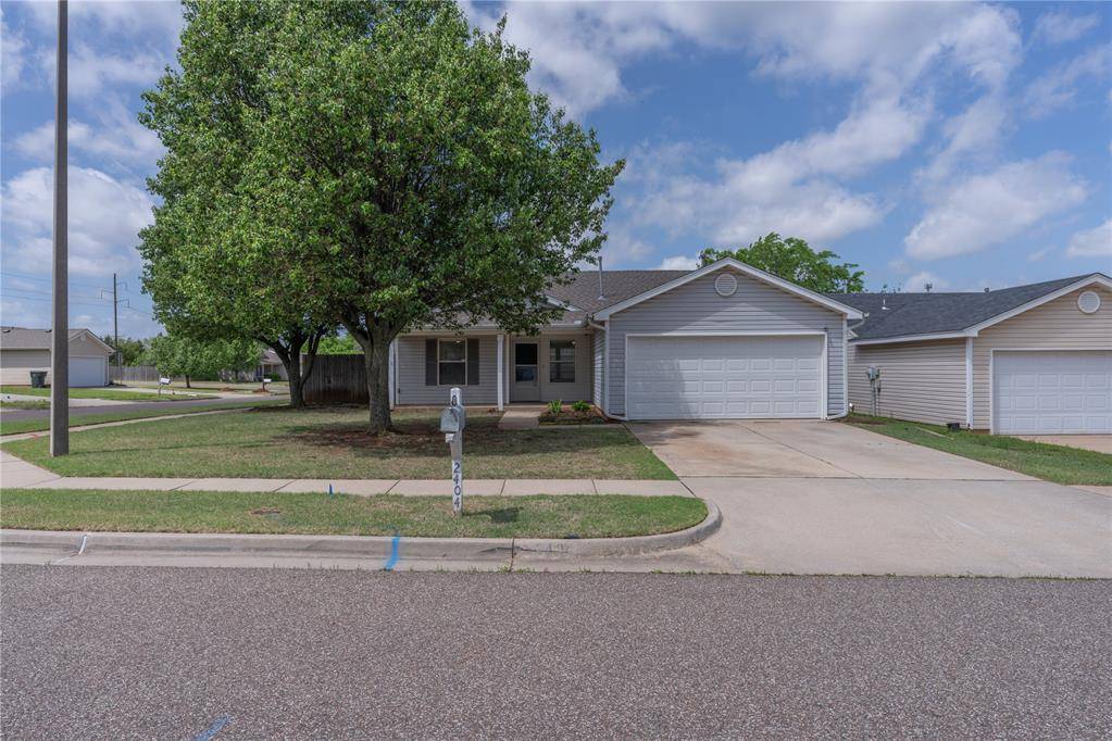 2404 Hunting Horse TRL, Norman, OK 73071