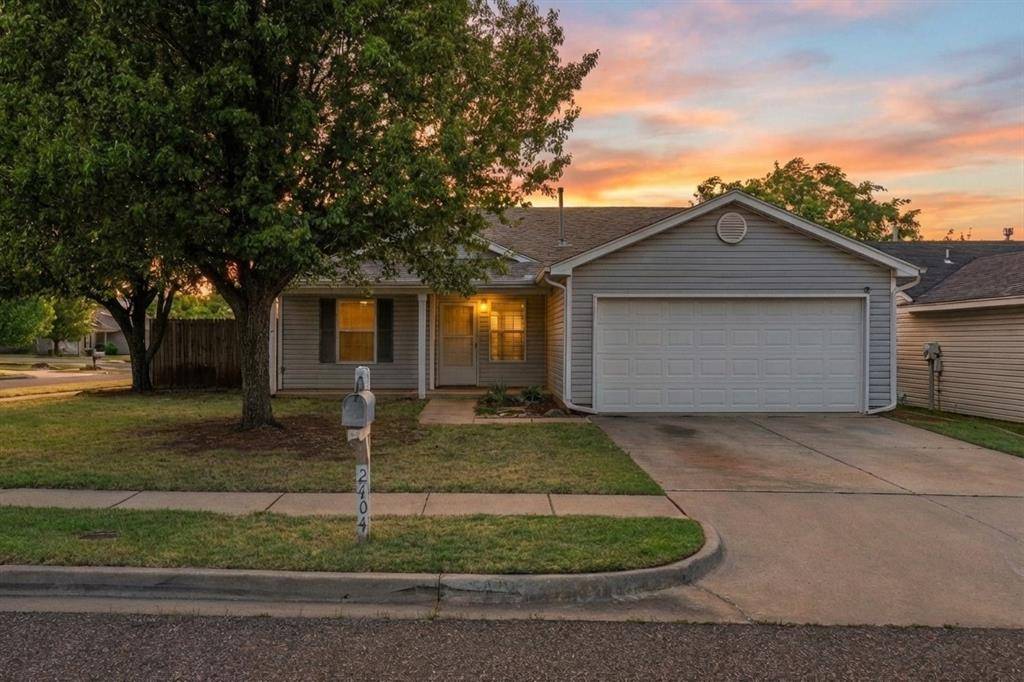 2404 Hunting Horse TRL, Norman, OK 73071