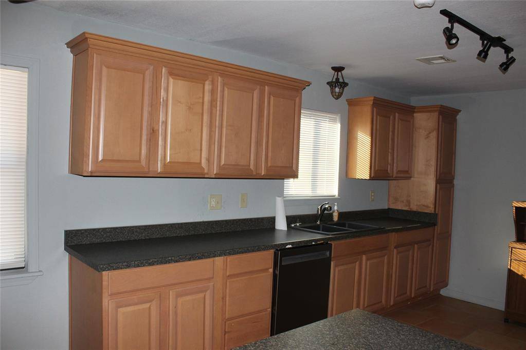 413 W 2nd ST, Wellston, OK 74881