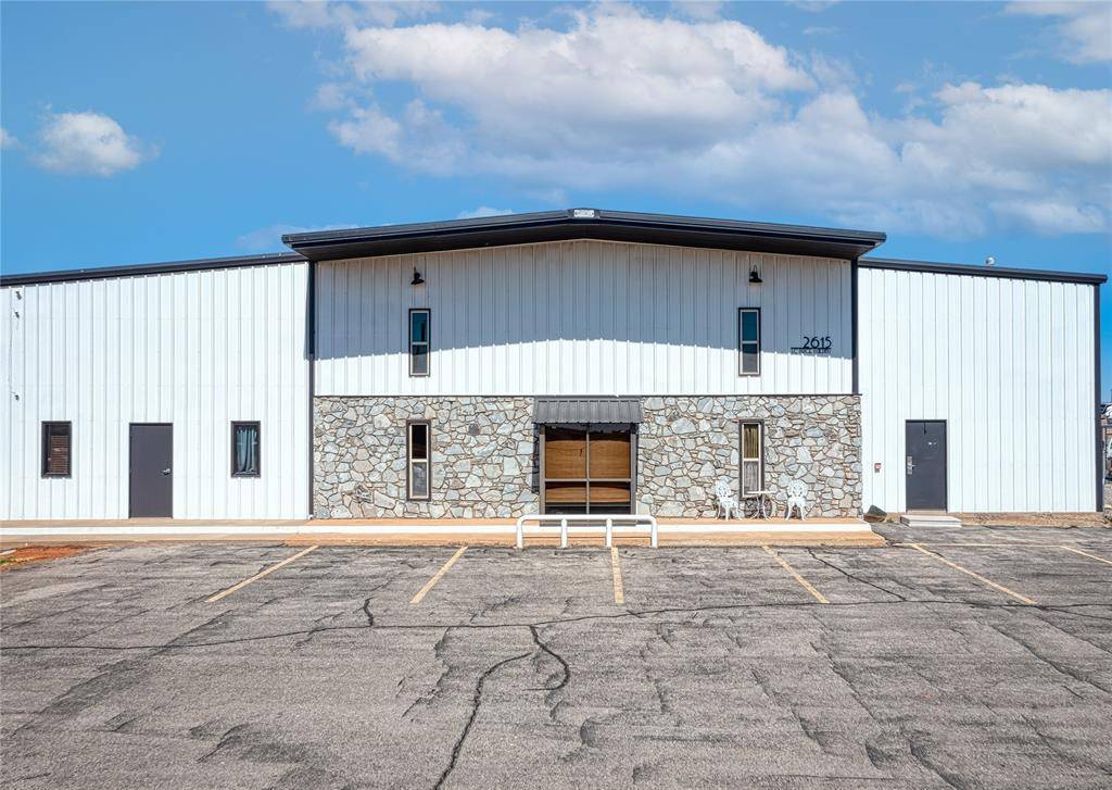 2615 W 20th ST, Elk City, OK 73644