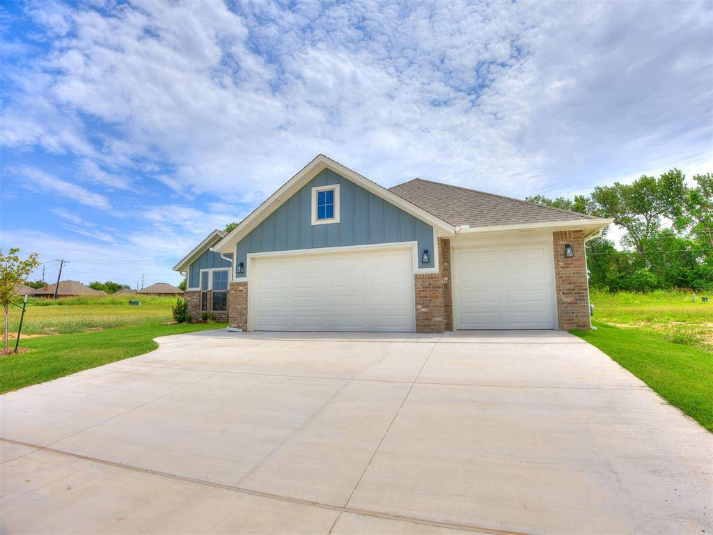 7608 Three Woods LN, Yukon, OK 73099