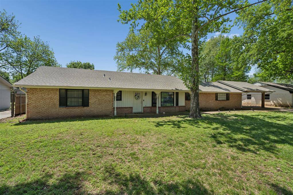 910 McCall DR, Norman, OK 73072