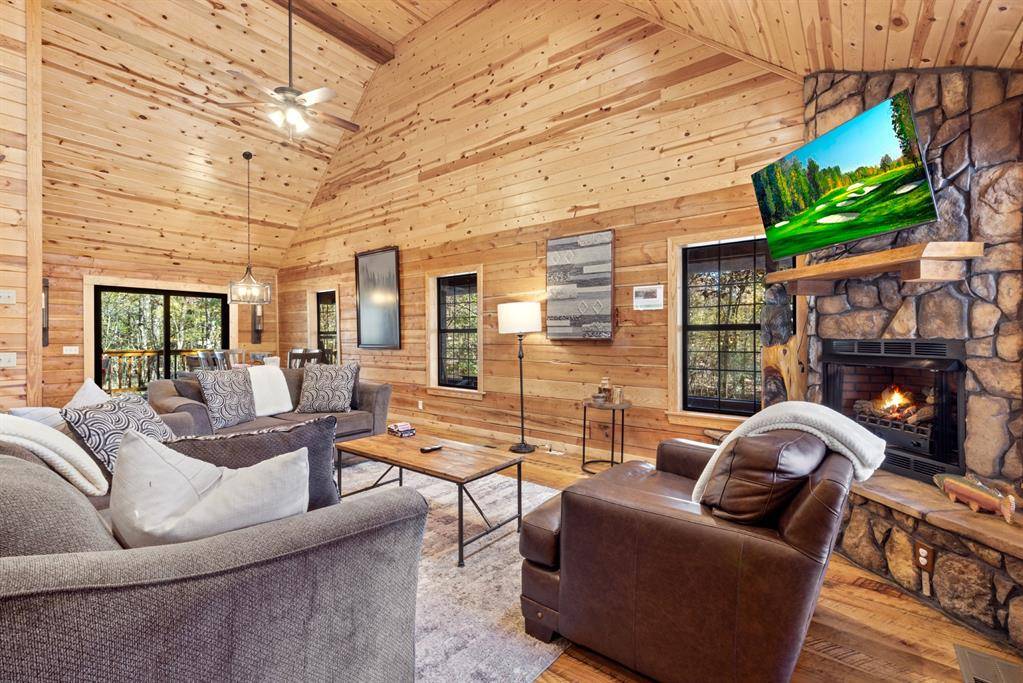 32 Fireside Land, Broken Bow, OK 74728