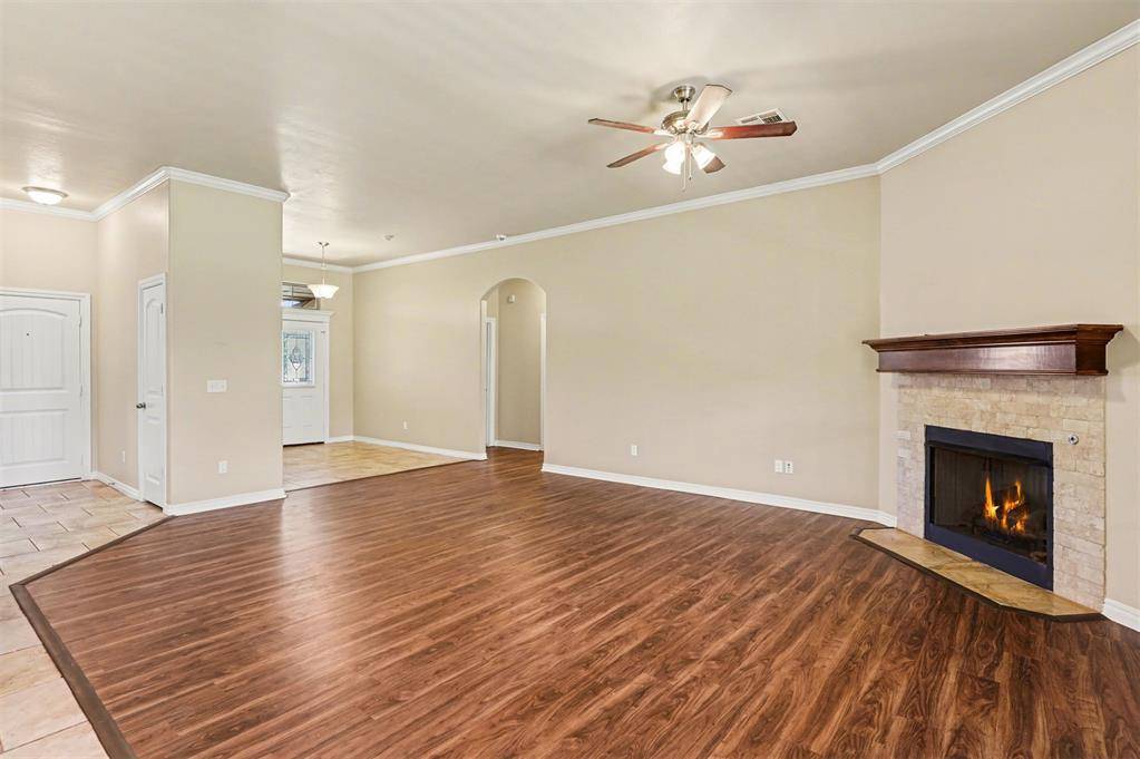2400 Bretton LN, Edmond, OK 73012