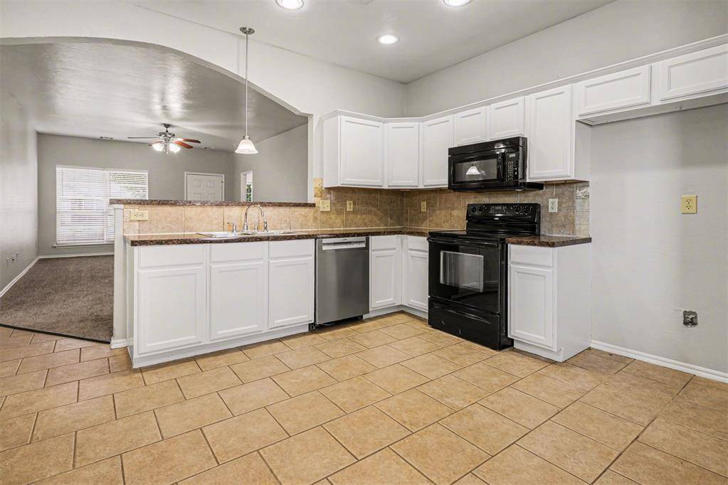 8613 SW 46th PL, Oklahoma City, OK 73179