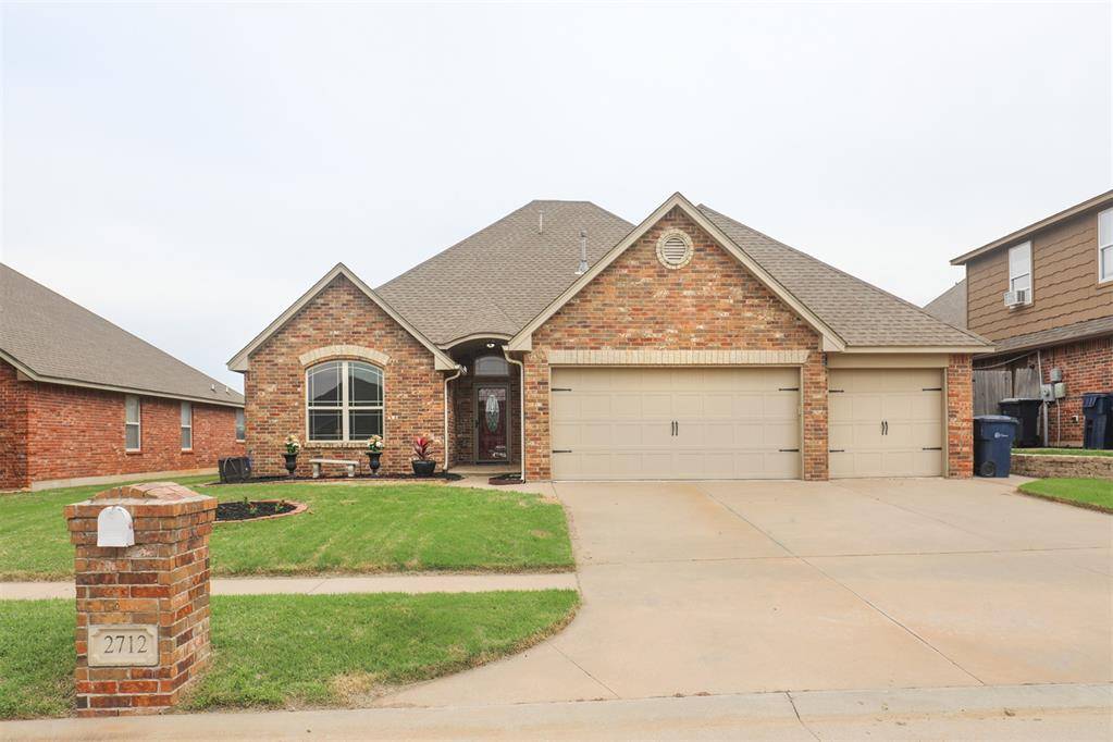 2712 Busheywood DR, Yukon, OK 73099