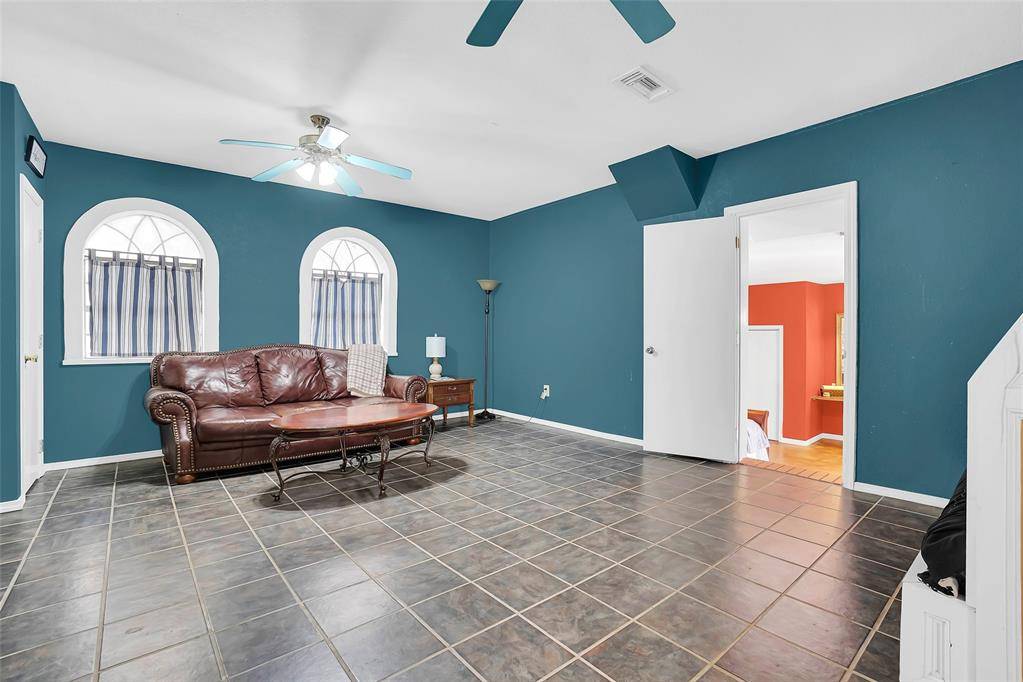 51 Hicks Mountain RD RD, Lone Wolf, OK 73655