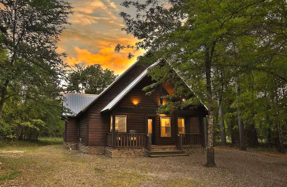218 Timber Hills LN, Broken Bow, OK 74728