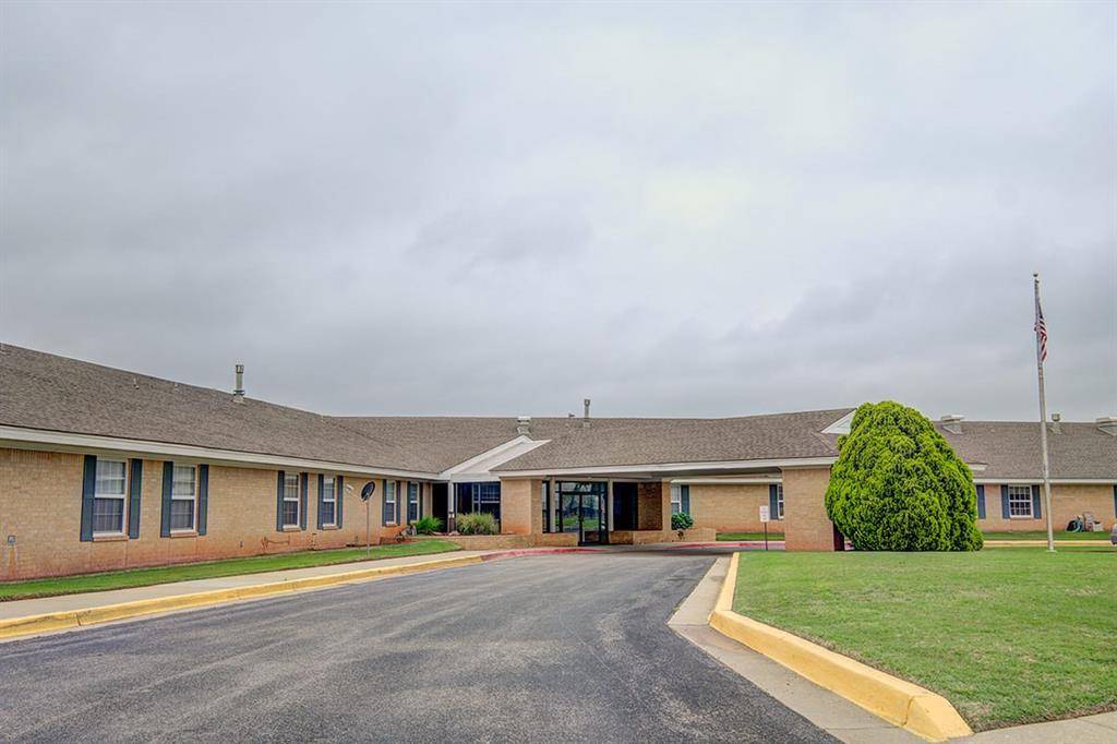 3200 Hayes, Clinton, OK 73601