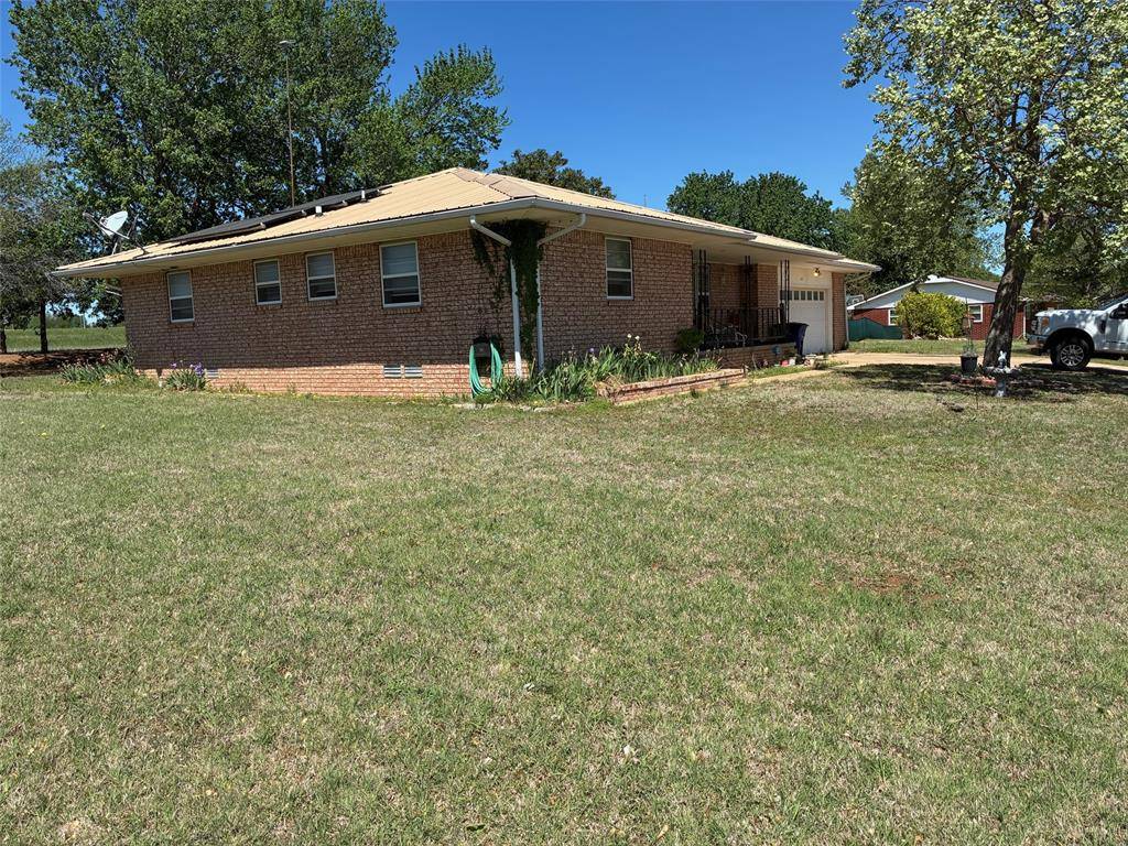 305 N Armor ST, Canton, OK 73724