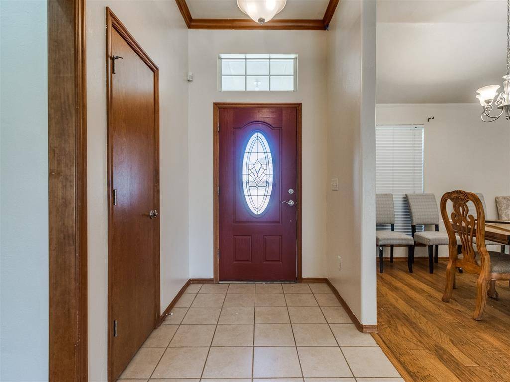 10320 Queensbury DR, Yukon, OK 73099