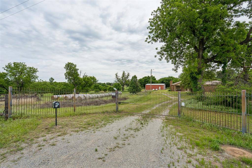 41057 County Street 2720, Cement, OK 73017