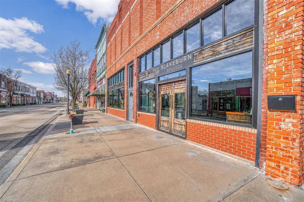 417 Frisco AVE, Clinton, OK 73601