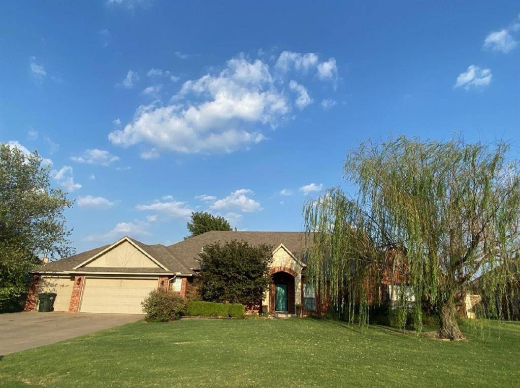 8039 Lindsay LN, Edmond, OK 73025