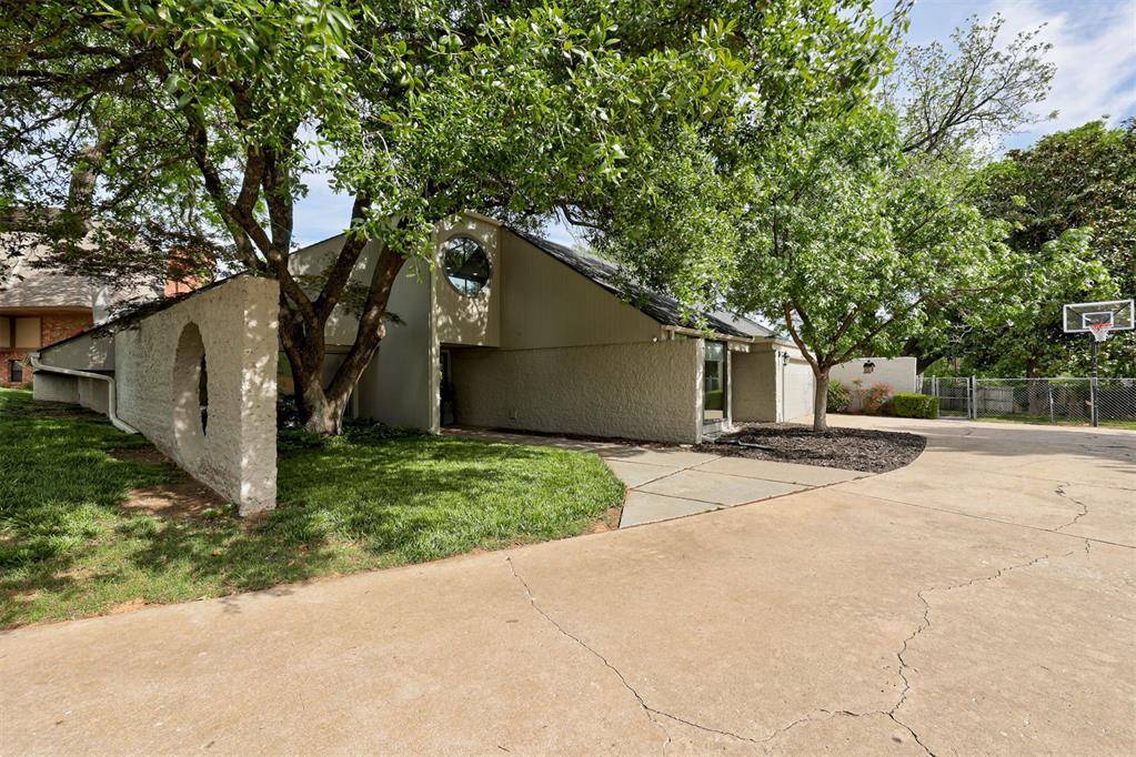 3 Rustic Hills ST, Norman, OK 73072