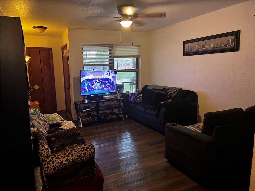 102 Oakside DR, Moore, OK 73160