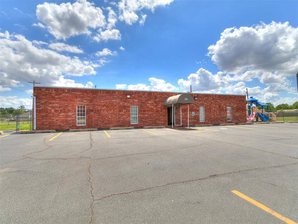 316 NE 27th ST, Moore, OK 73160