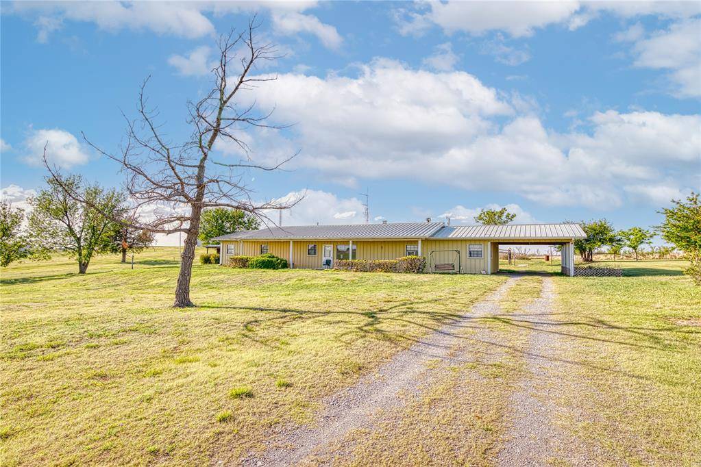 21281 E 987 RD, Foss, OK 73647