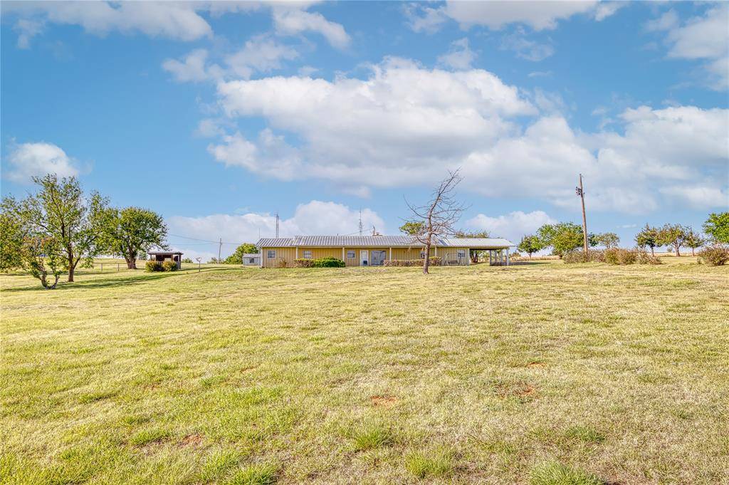 21281 E 987 RD, Foss, OK 73647