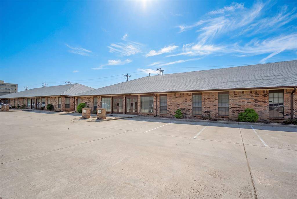 1225 Sovereign ROW #101, Oklahoma City, OK 73108