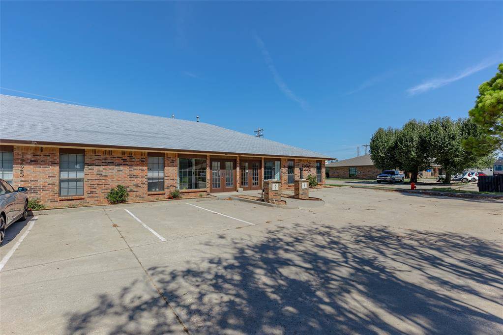 1225 Sovereign ROW #105/107, Oklahoma City, OK 73108