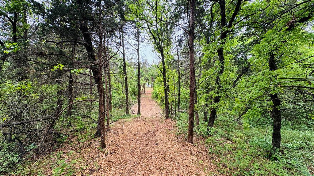 5928 Crest DR, Guthrie, OK 73044