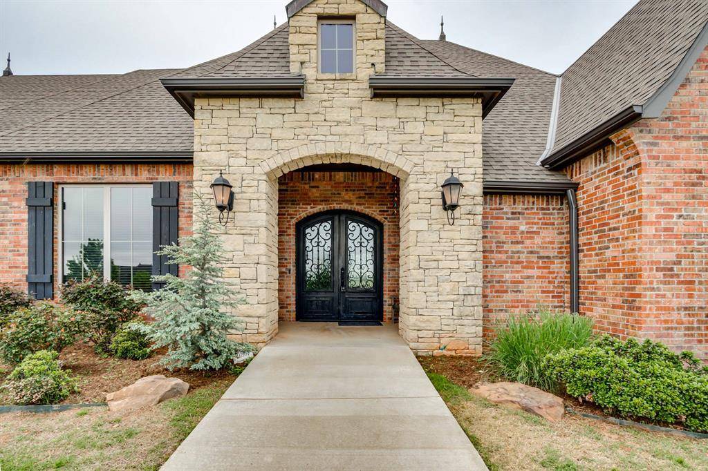 10901 Secretariat DR, Mustang, OK 73064