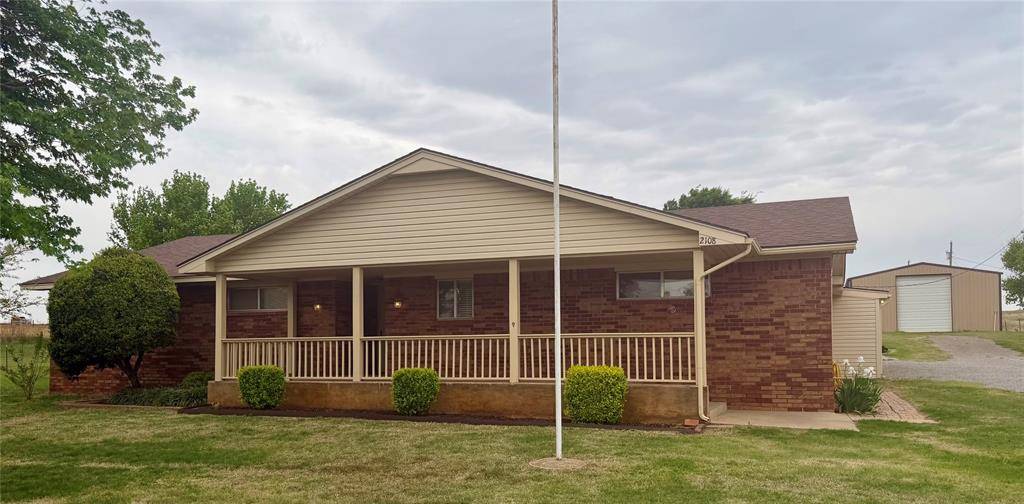 2108 S 28th ST, Clinton, OK 73601