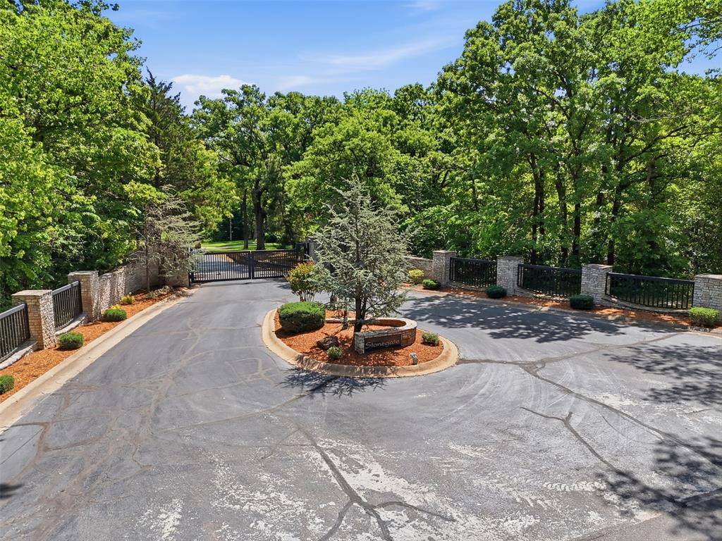 9951 Stone Gate DR, Arcadia, OK 73007
