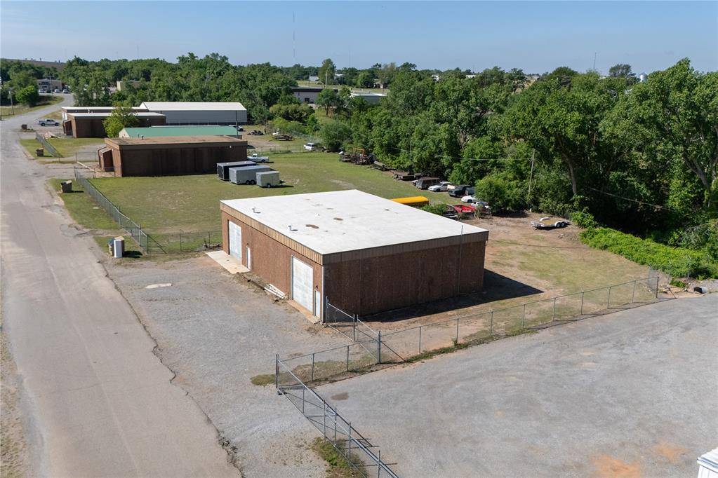 1500 S 14th ST, Clinton, OK 73601