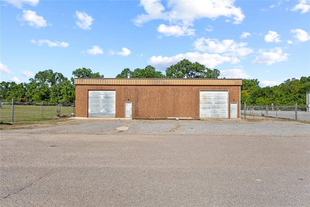 1500 S 14th ST, Clinton, OK 73601