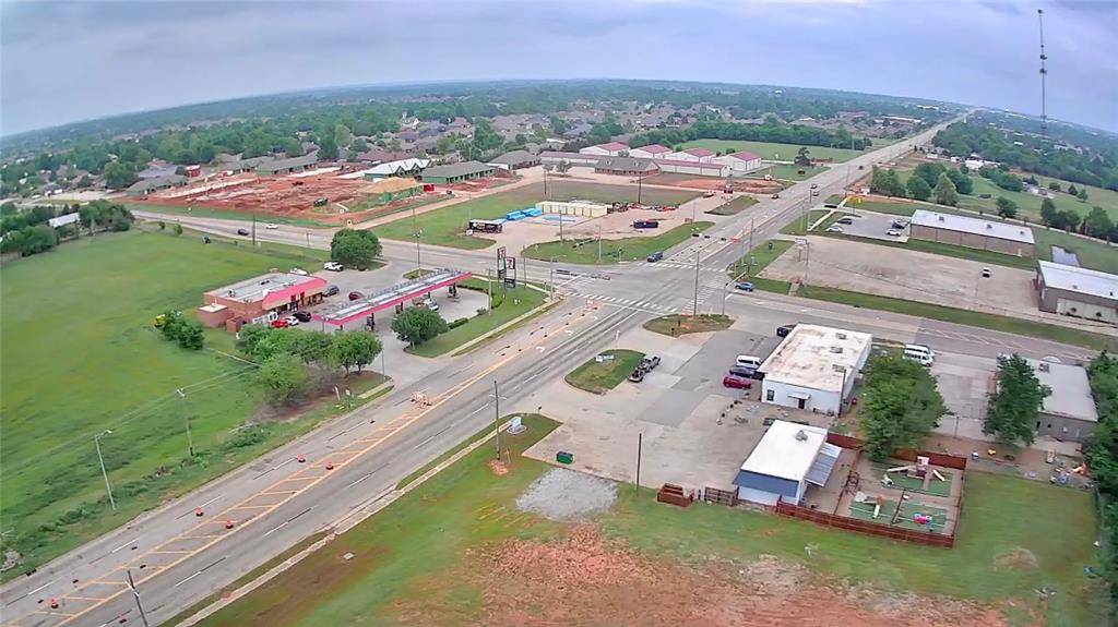 1724 W West Highway 152 HWY, Mustang, OK 73064