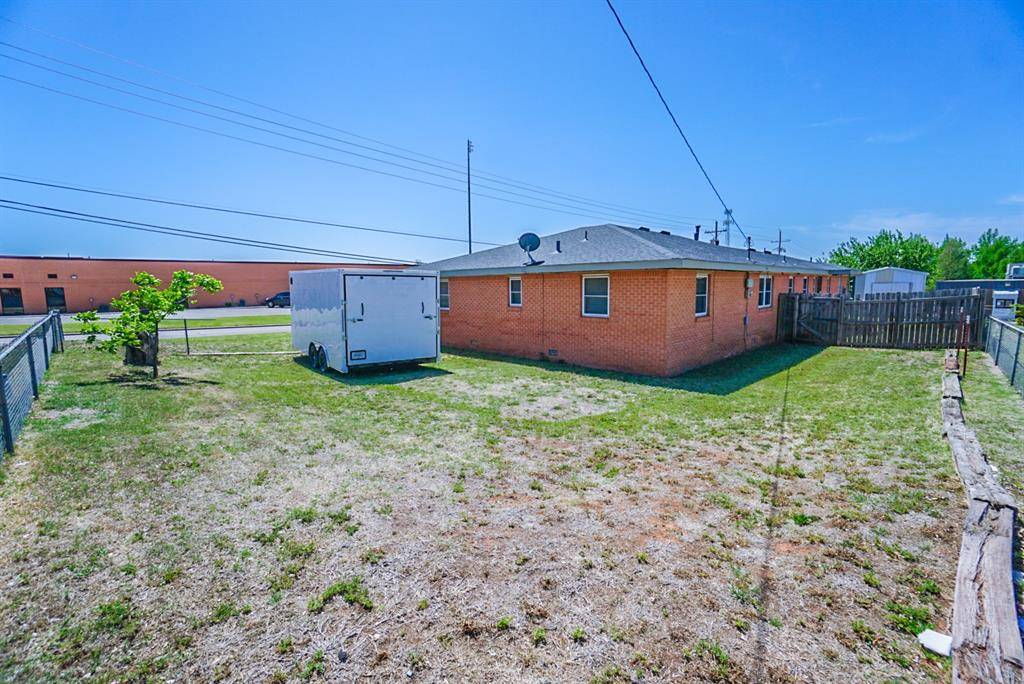 1909 W Modelle AVE, Clinton, OK 73601