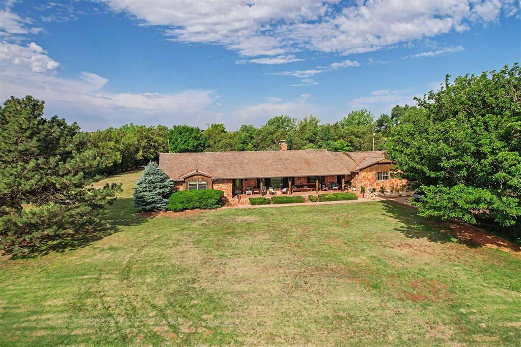 202 Whiteshield ST, Hammon, OK 73650