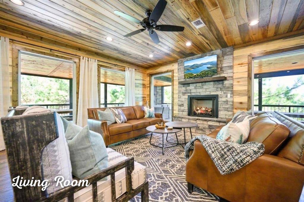 1700 Pine Hills RD, Broken Bow, OK 74728