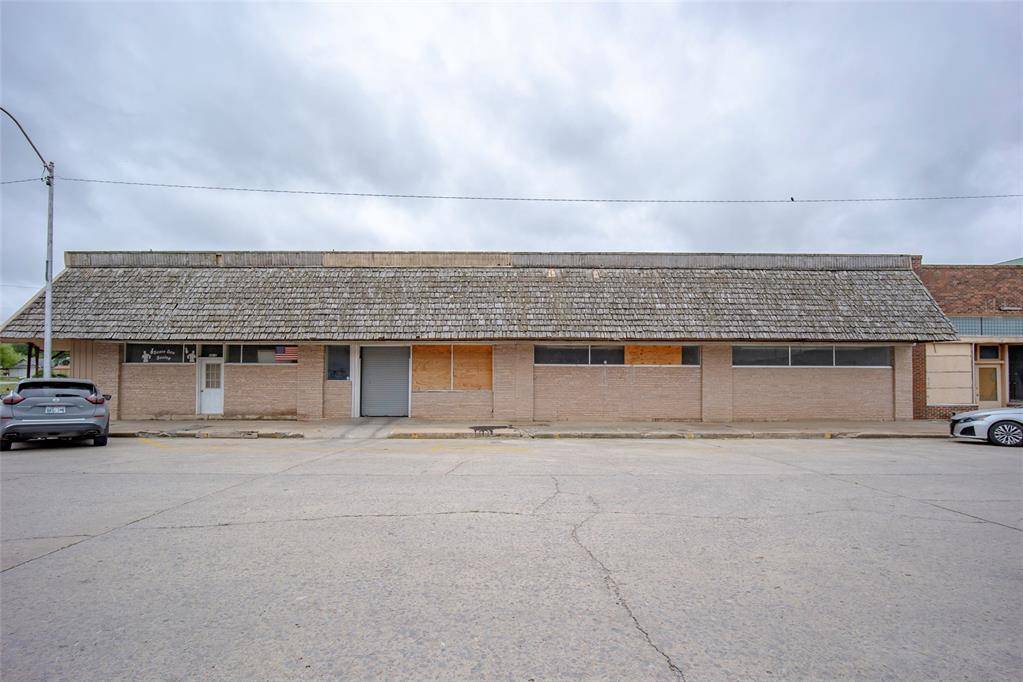 8 E Main ST, Carnegie, OK 73015
