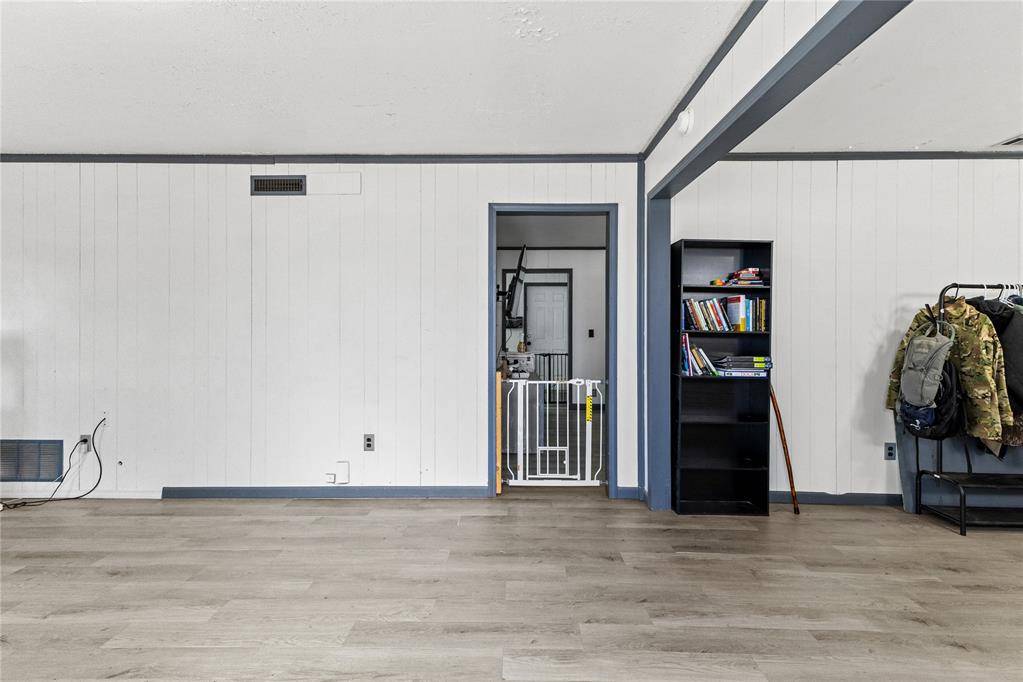 1401 S 14th ST, Clinton, OK 73601