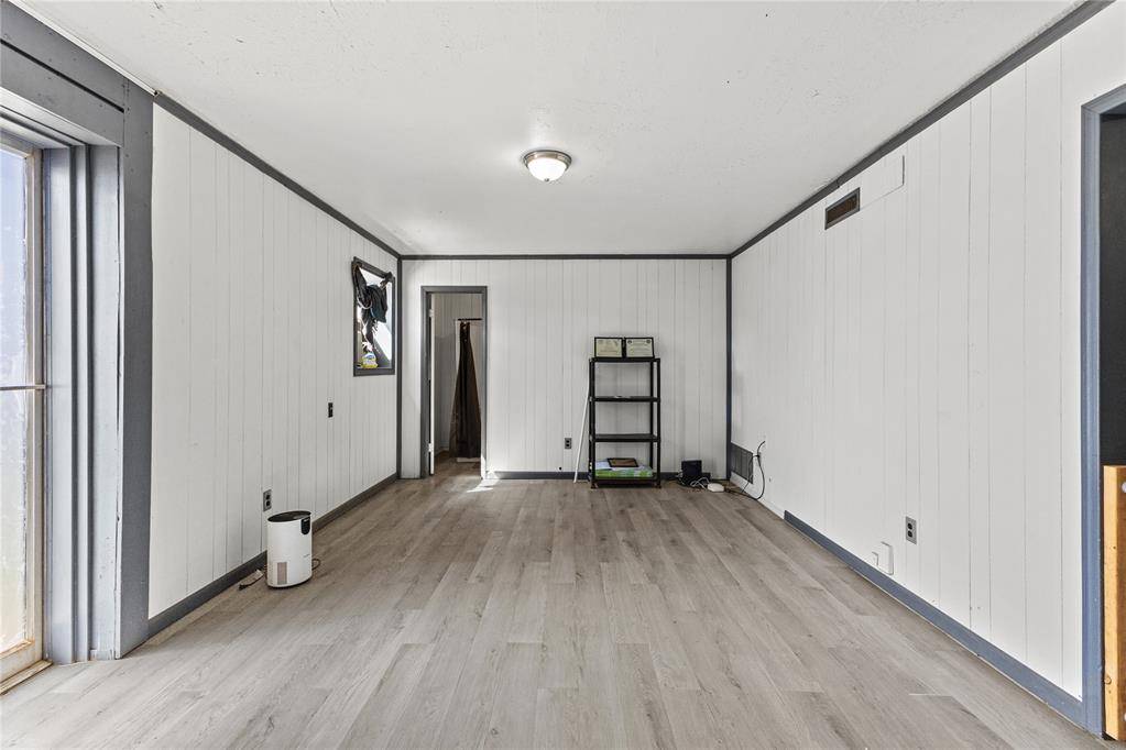 1401 S 14th ST, Clinton, OK 73601