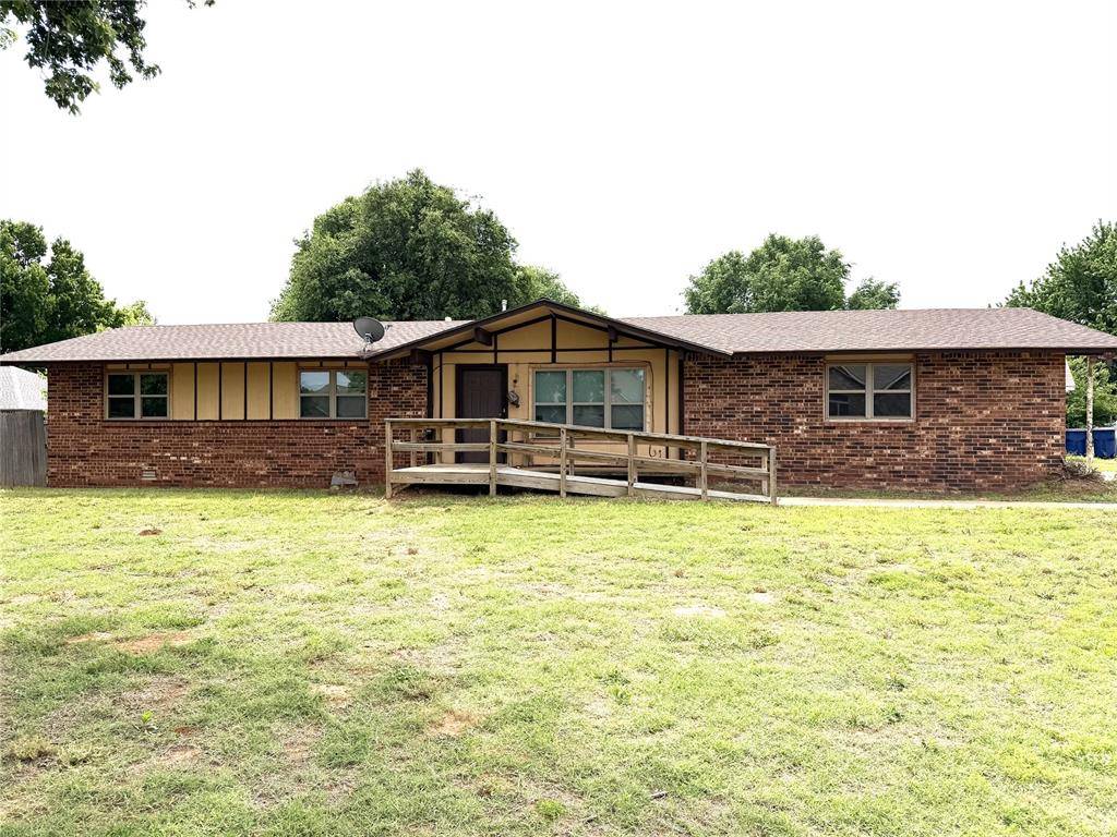 1319 Manchester DR, Anadarko, OK 73005