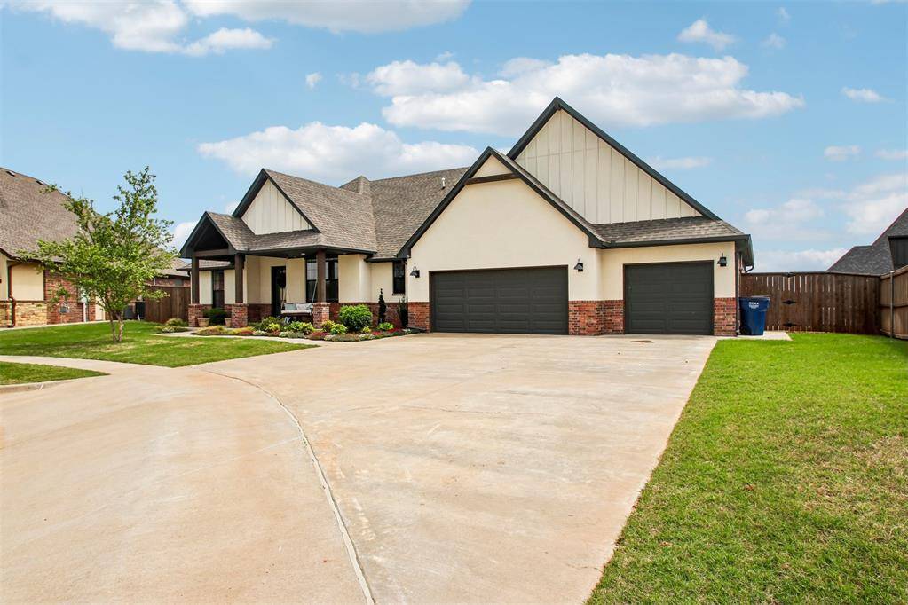 2208 W Earl DR, Mustang, OK 73064